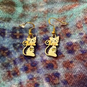 Cat with heart earrings
